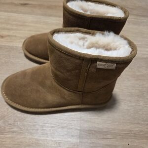 Minnetonka Kids Tan Suede Boots